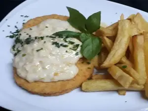 Milanesa pollo a la suiza