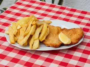 Milanesa pollo con guarnición