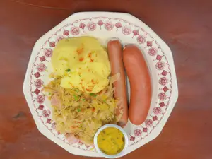 Salchichas con guarnicion