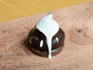 Conito de dulce de leche negro