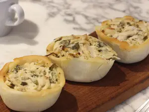 Empanada de pollo al verdeo x3