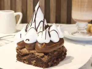Mini Cake - Brownie Con Dulce De Leche Y Merengue