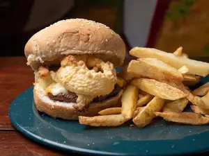 Hamburguesa bug bug cheddar