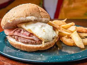 Hamburguesa cuatro quesos