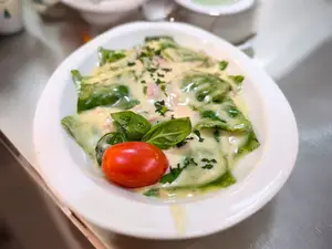 Ravioles de verdura y parmesano