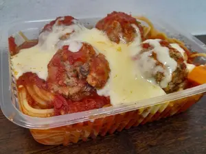 Espagueti Con Albóndigas