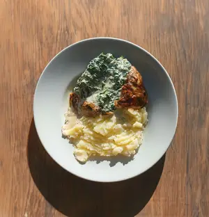Pollo con espinaca a la crema