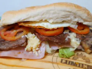 Sándwich de bife completo