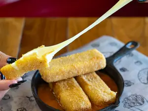2 bastones de muzzarella