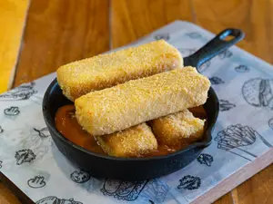 Bastones de muzzarella x4