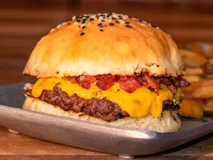 Hamburguesa ,panceta y cheddar