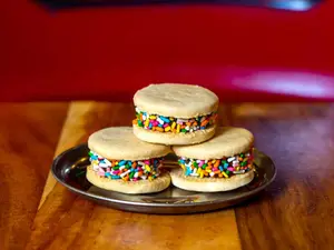 Mini alfajor maicena & granas