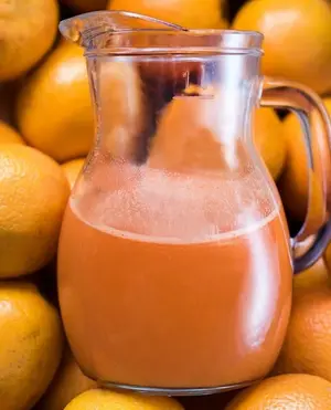 Jugo de naranja exprimido
