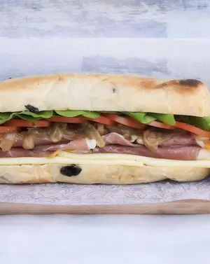 Sándwich de jamón crudo