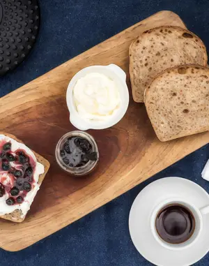 Tostadas con queso y mermelada