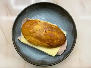 Pebete Con Jamon Y Queso