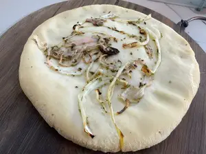 Pizza individual de cebolla