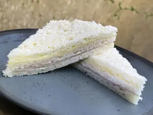 Sandwich de miga jamón y queso