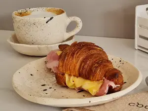 Croissant con J&Q