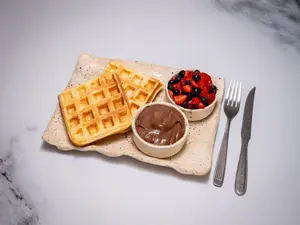 Waffles con frutas frescas