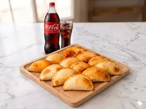 12 Empanadas + Gaseosa Cola 1750cc
