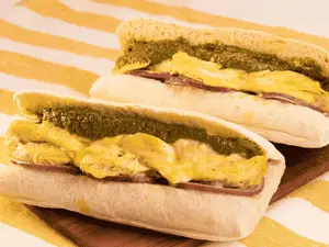 Baguetin pollo al pesto cocido