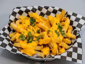 Papas con cheddar