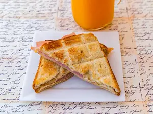 Exprimido De Naranja + Tostado