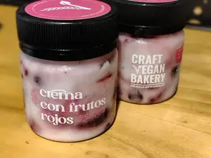 Helado vegan crema y f. rojos