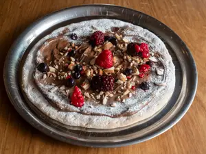 Pizza De Nutella Grande