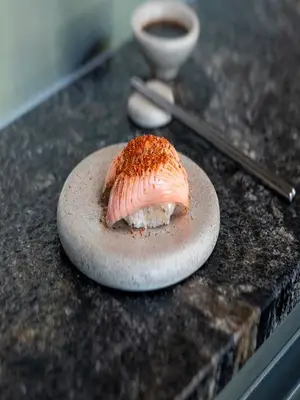Nigiri trucha flambeada