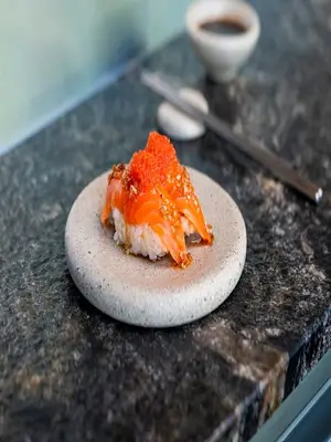 Nigiri trucha garlic