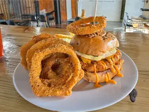 Hamburguesa onion y papas