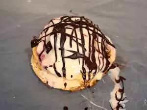 Roll con topping de chocolate
