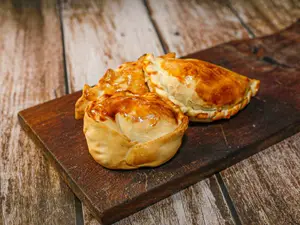 Empanada caprese