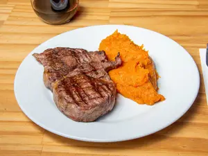 Ojo de bife con guarnición