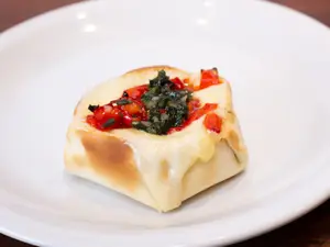Canastita de morrones al pesto