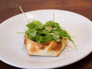 Canastita jamón crudo rúcula