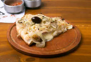 Pizza grand fugazzeta la casa