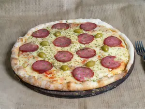 Pizza grande de calabresa