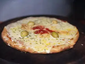 Pizza grande de muzza