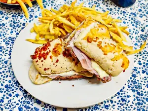Lomito j&q + papas fritas