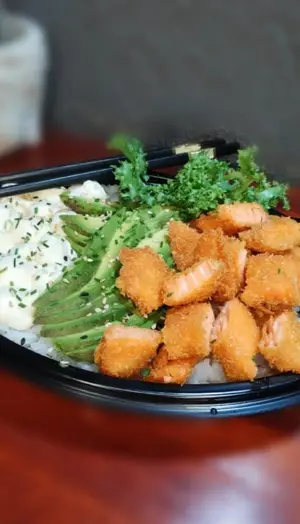 SALMON CRISPY POKE