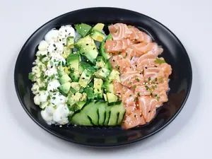 SALMON POKE