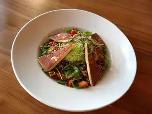 Halloumi salad