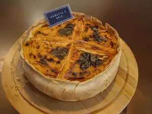 Tarta de cabutia y queso brie