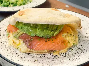 Salmon pitta