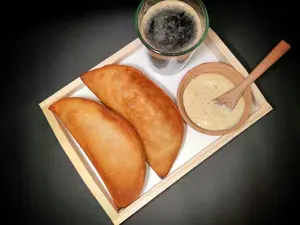 Empanada Venezolana de Dominó