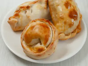 Empanada De Jamon Y Queso