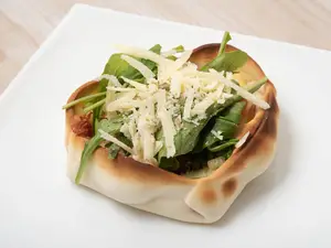 37- tomate, rucula y provolone